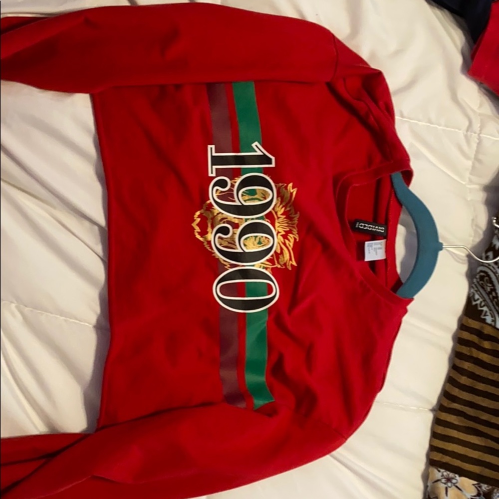 Red cropped long sleeve shirt
